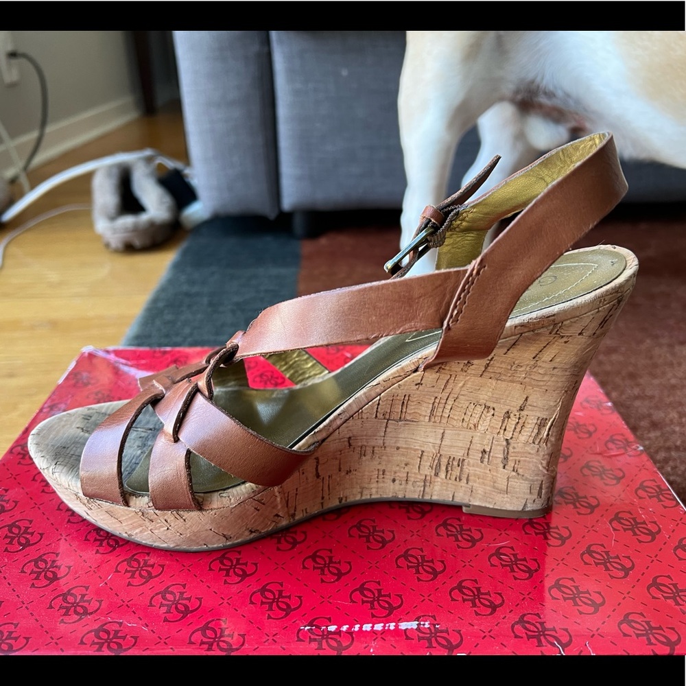 GUESS Medium Brown Wgalana Wedge Sandal (M,B)